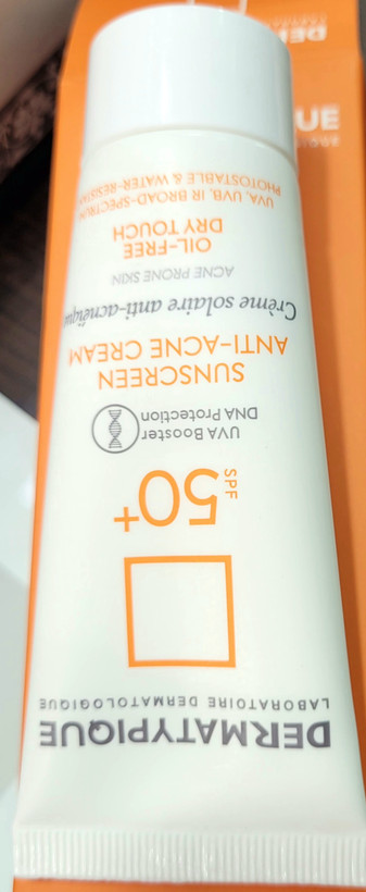 کرم ضدآفتاب وضدجوش درماتیپیک مخصوص پوست چرب وجوشی spf50